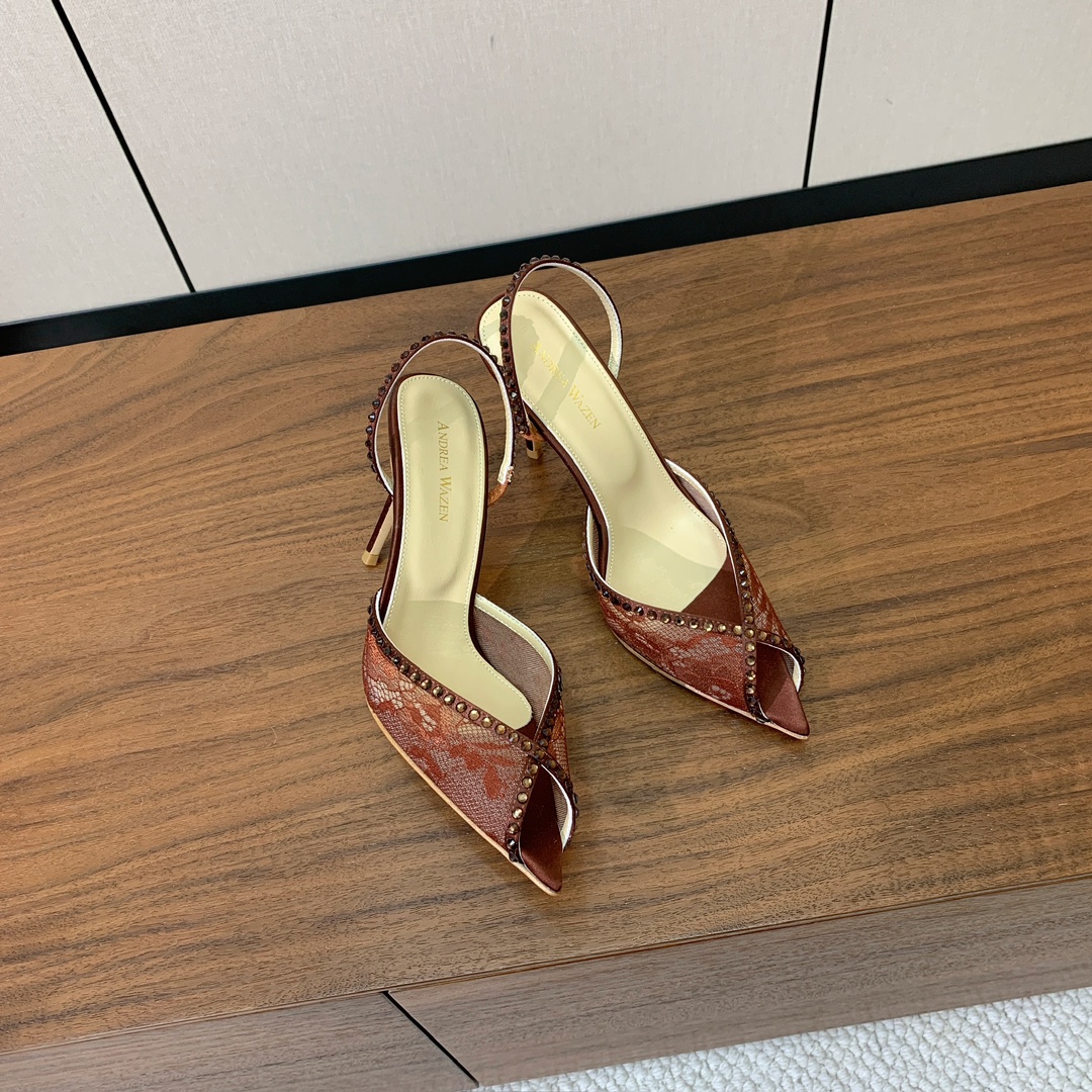 【Anderea Wazen】蕾丝凉鞋。纯手工蕾丝折叠工艺，非常的美，上脚无敌了。鞋面进口真丝+蕾丝。羊