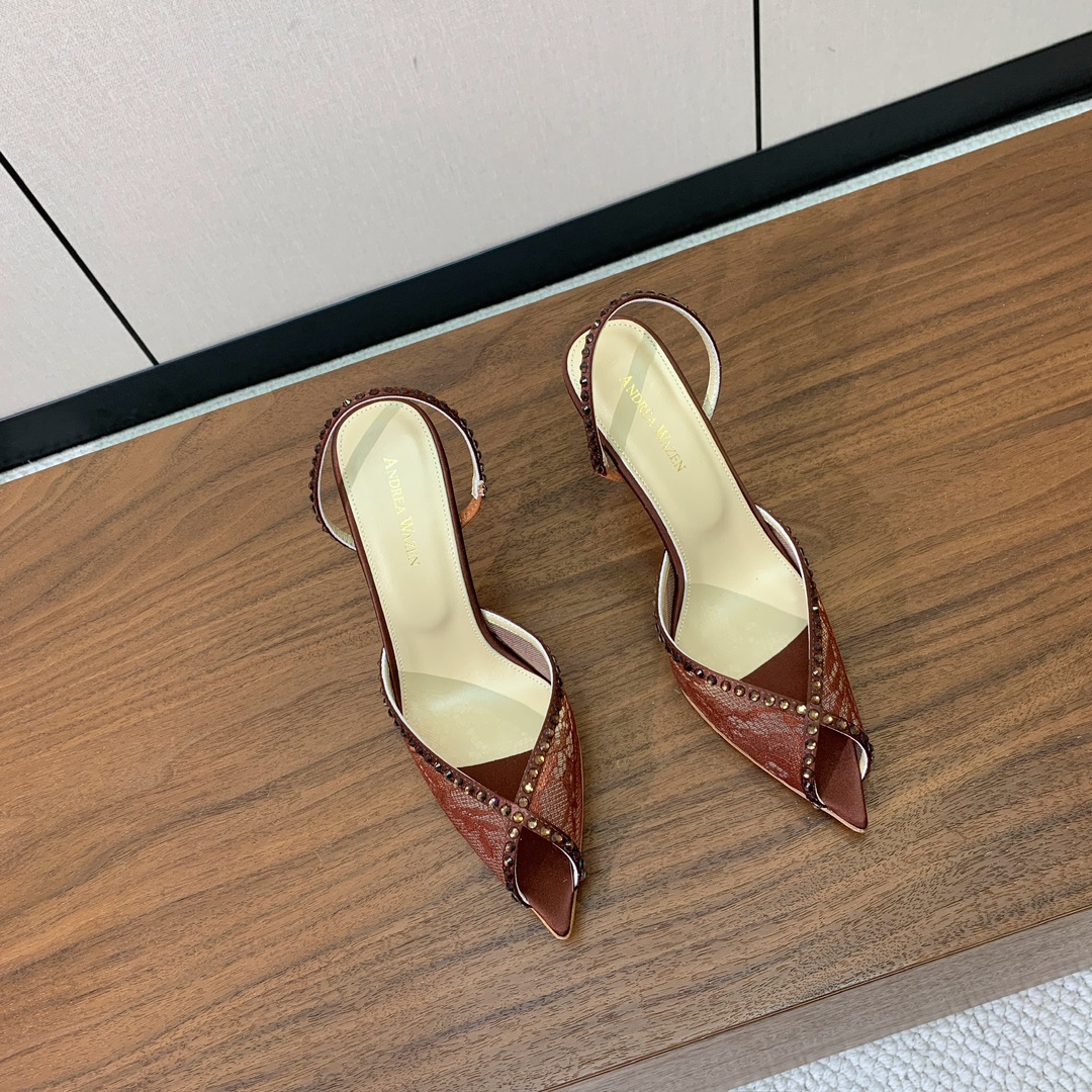 【Anderea Wazen】蕾丝凉鞋。纯手工蕾丝折叠工艺，非常的美，上脚无敌了。鞋面进口真丝+蕾丝。羊