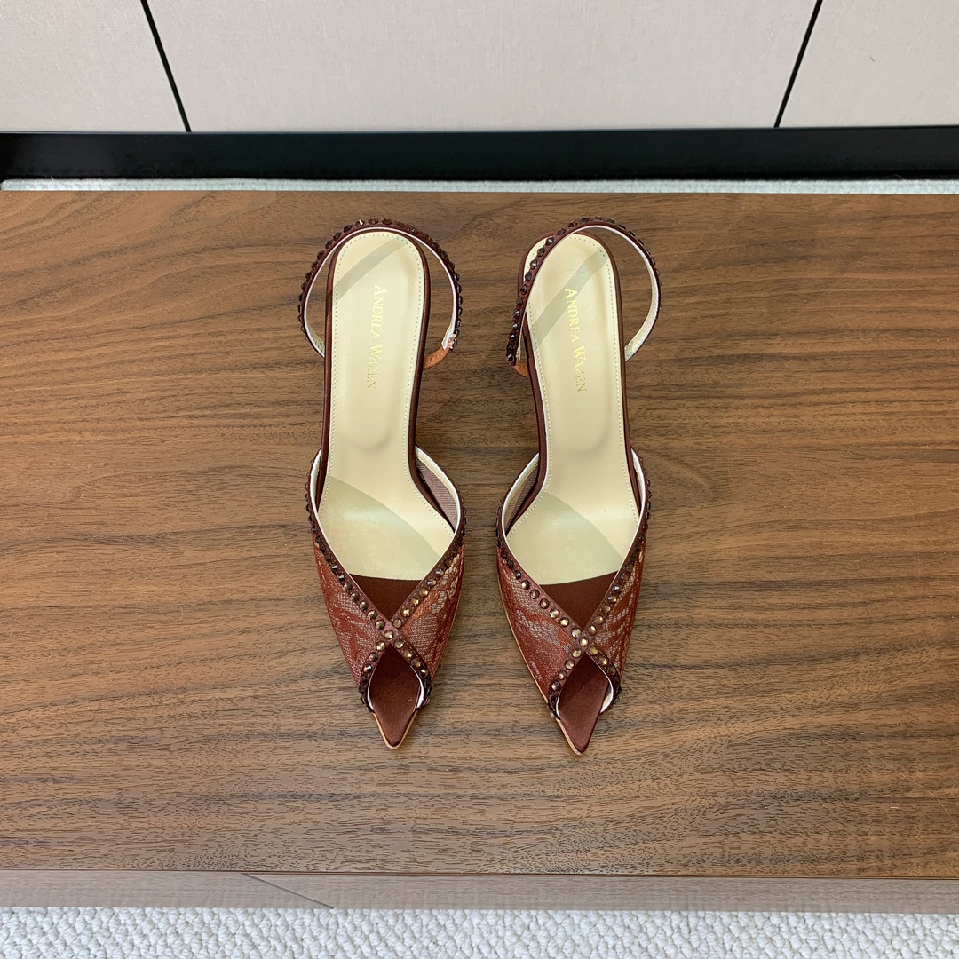 【Anderea Wazen】蕾丝凉鞋。纯手工蕾丝折叠工艺，非常的美，上脚无敌了。鞋面进口真丝+蕾丝。羊