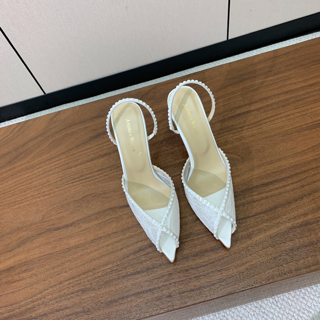【Anderea Wazen】蕾丝凉鞋。纯手工蕾丝折叠工艺，非常的美，上脚无敌了。鞋面进口真丝+蕾丝。羊