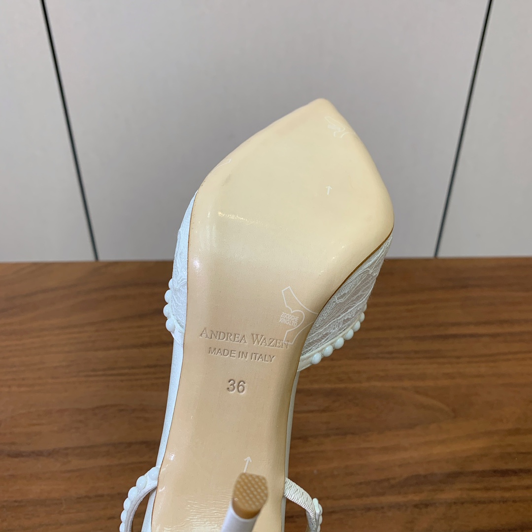 【Anderea Wazen】蕾丝凉鞋。纯手工蕾丝折叠工艺，非常的美，上脚无敌了。鞋面进口真丝+蕾丝。羊