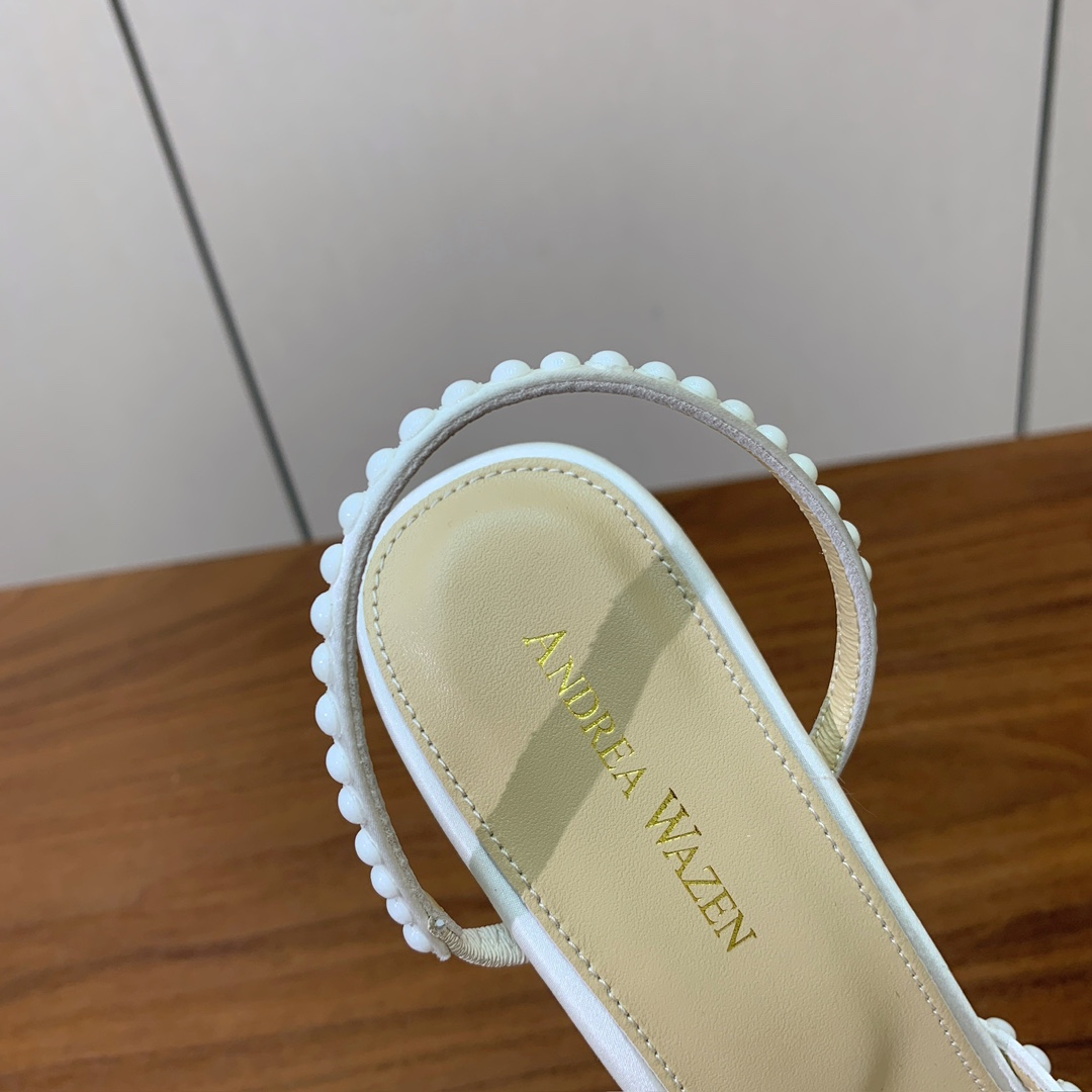 【Anderea Wazen】蕾丝凉鞋。纯手工蕾丝折叠工艺，非常的美，上脚无敌了。鞋面进口真丝+蕾丝。羊