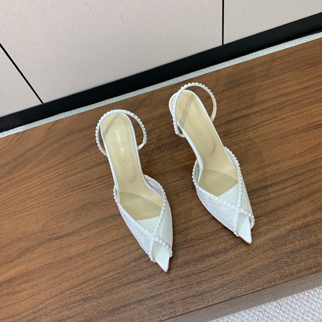 【Anderea Wazen】蕾丝凉鞋。纯手工蕾丝折叠工艺，非常的美，上脚无敌了。鞋面进口真丝+蕾丝。羊