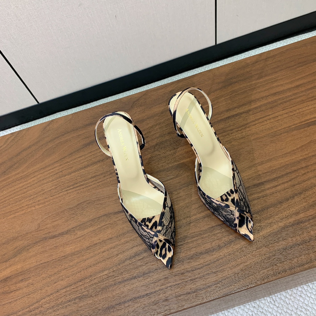【Anderea Wazen】蕾丝凉鞋。纯手工蕾丝折叠工艺，非常的美，上脚无敌了。鞋面进口真丝+蕾丝。羊