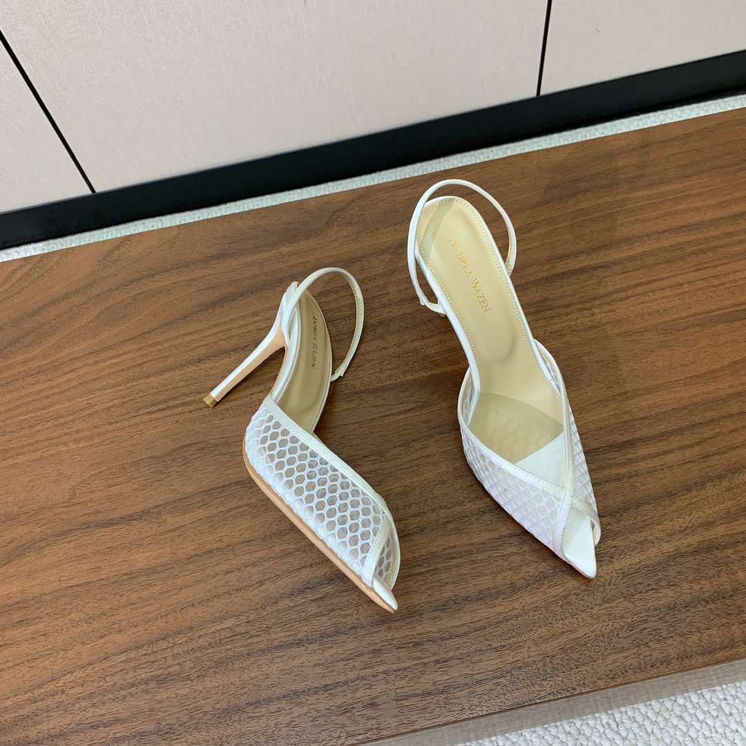 【Anderea Wazen】蕾丝凉鞋。纯手工蕾丝折叠工艺，非常的美，上脚无敌了。鞋面进口真丝+蕾丝。羊