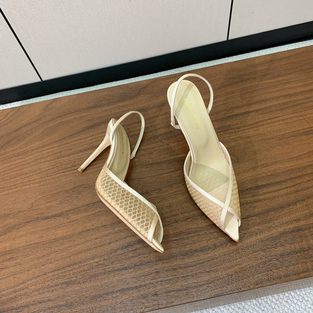 【Anderea Wazen】蕾丝凉鞋。纯手工蕾丝折叠工艺，非常的美，上脚无敌了。鞋面进口真丝+蕾丝。羊