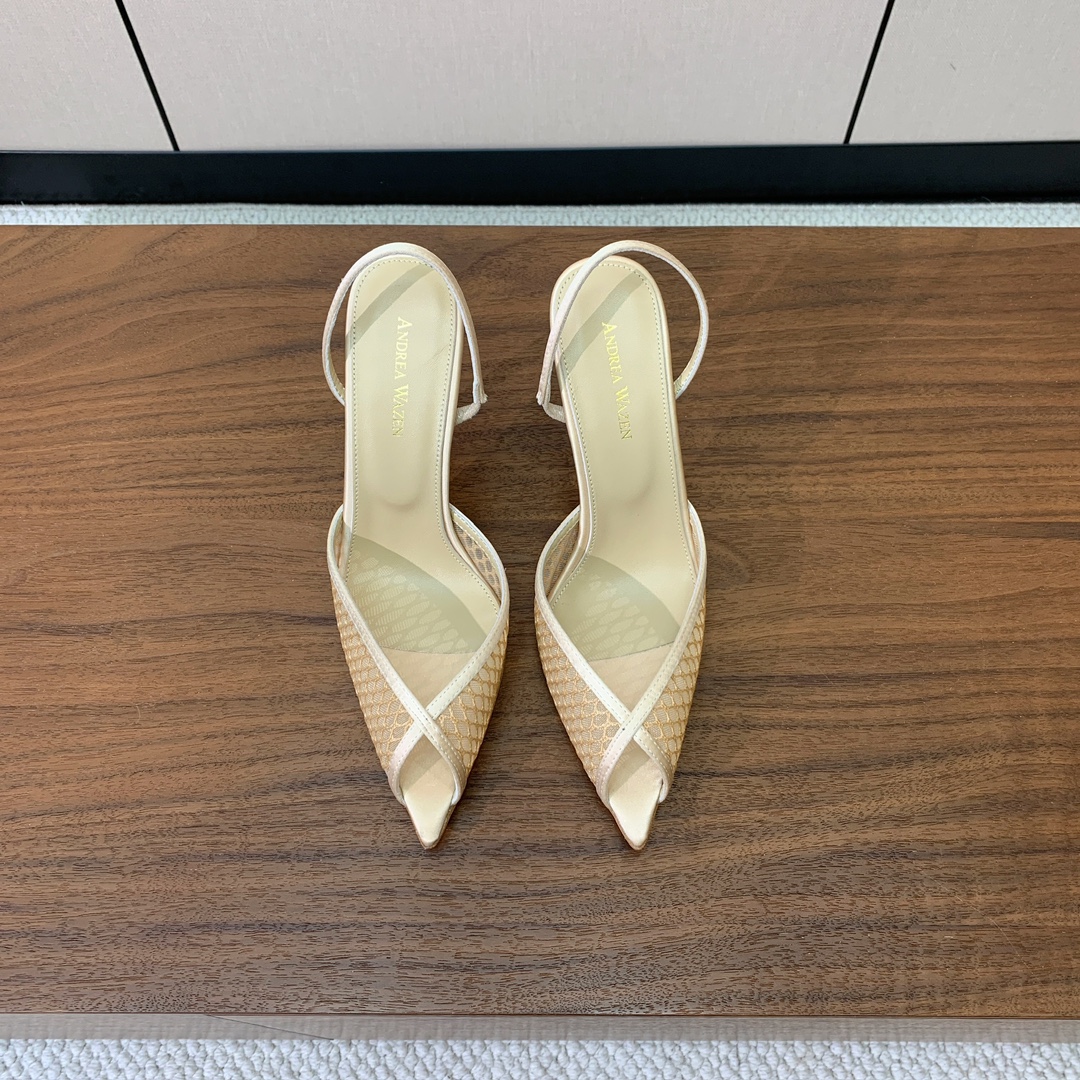 【Anderea Wazen】蕾丝凉鞋。纯手工蕾丝折叠工艺，非常的美，上脚无敌了。鞋面进口真丝+蕾丝。羊