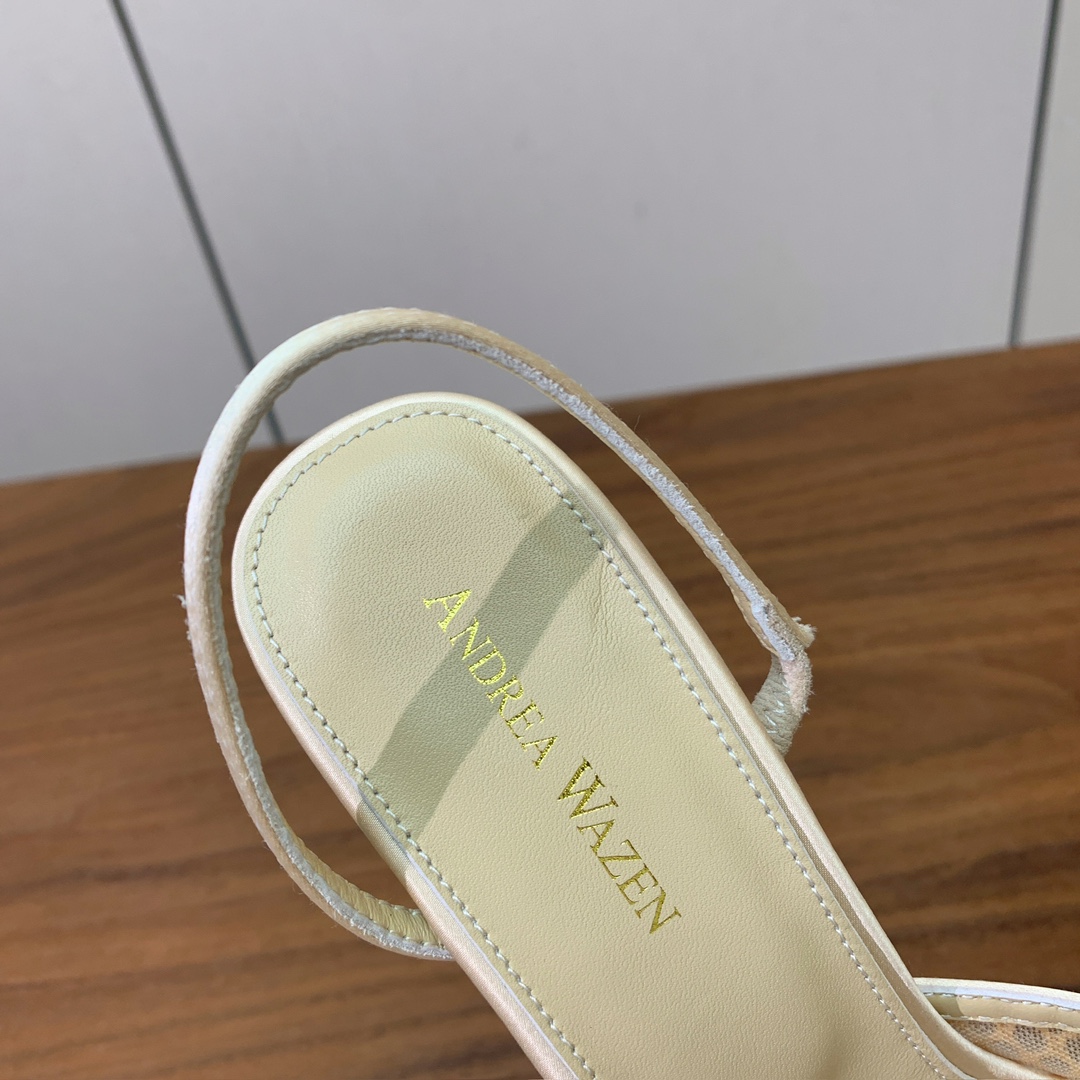 【Anderea Wazen】蕾丝凉鞋。纯手工蕾丝折叠工艺，非常的美，上脚无敌了。鞋面进口真丝+蕾丝。羊