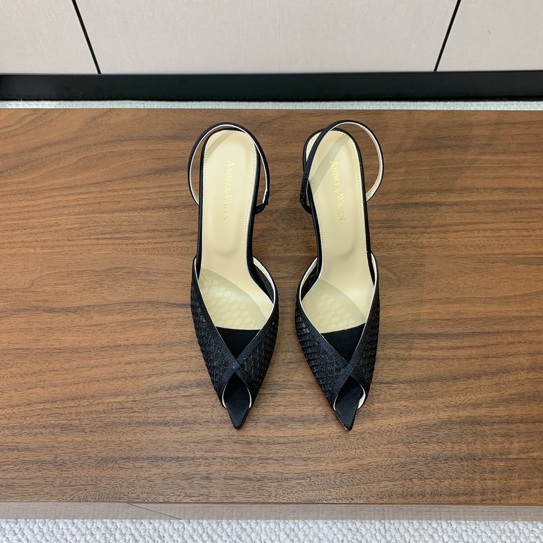 【Anderea Wazen】蕾丝凉鞋。纯手工蕾丝折叠工艺，非常的美，上脚无敌了。鞋面进口真丝+蕾丝。羊
