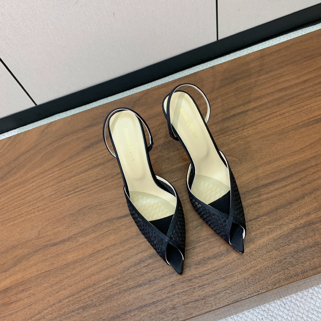 【Anderea Wazen】蕾丝凉鞋。纯手工蕾丝折叠工艺，非常的美，上脚无敌了。鞋面进口真丝+蕾丝。羊