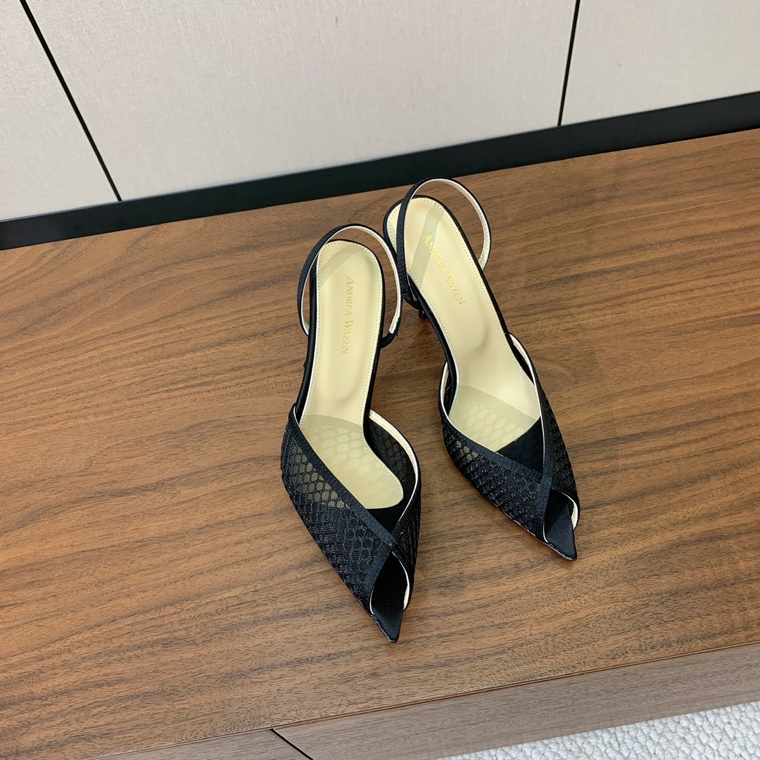 【Anderea Wazen】蕾丝凉鞋。纯手工蕾丝折叠工艺，非常的美，上脚无敌了。鞋面进口真丝+蕾丝。羊