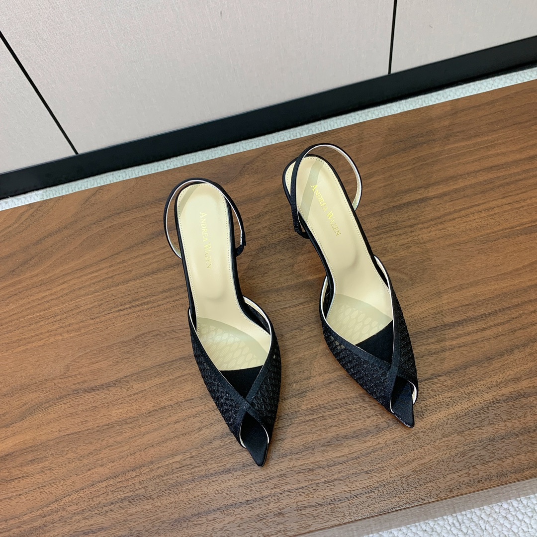 【Anderea Wazen】蕾丝凉鞋。纯手工蕾丝折叠工艺，非常的美，上脚无敌了。鞋面进口真丝+蕾丝。羊