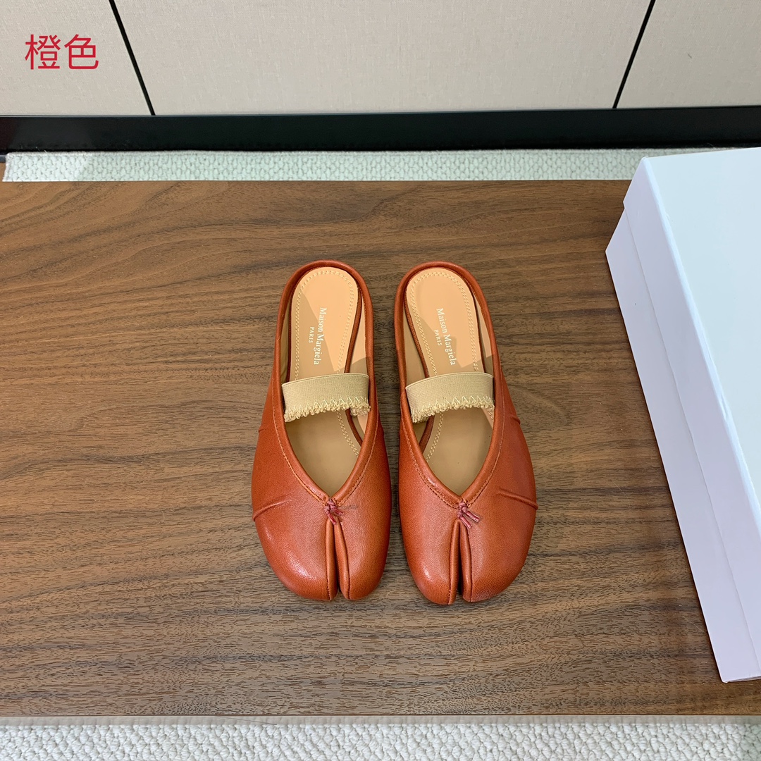 【Maison Margie*a】玛吉拉分趾拖鞋。复古韵味，显瘦百搭。鞋面原版植柔羊皮、爆裂皮。羊皮内里