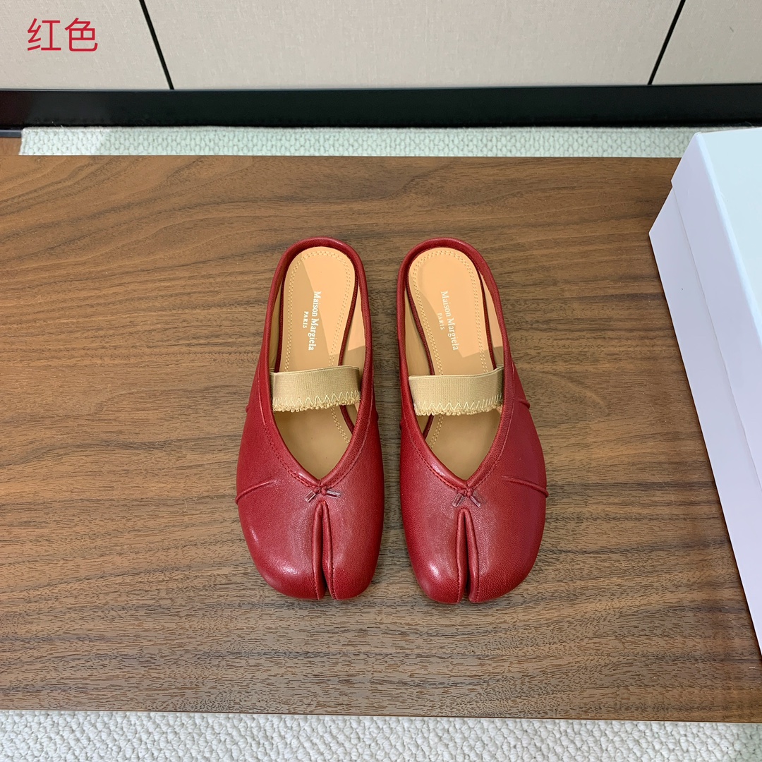 【Maison Margie*a】玛吉拉分趾拖鞋。复古韵味，显瘦百搭。鞋面原版植柔羊皮、爆裂皮。羊皮内里