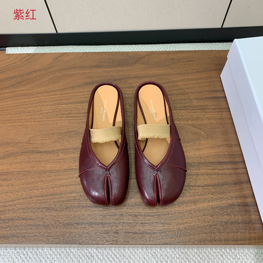 【Maison Margie*a】玛吉拉分趾拖鞋。复古韵味，显瘦百搭。鞋面原版植柔羊皮、爆裂皮。羊皮内里