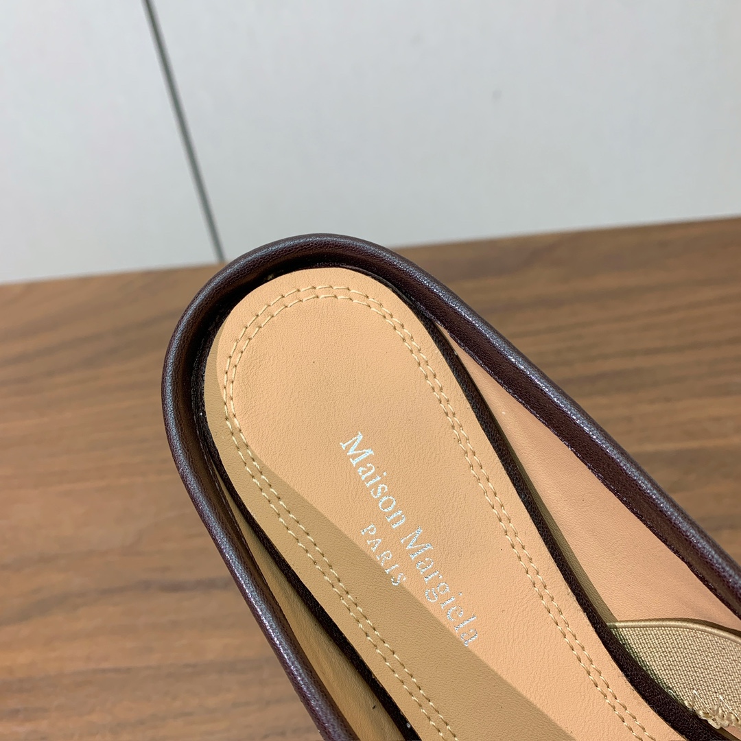 【Maison Margie*a】玛吉拉分趾拖鞋。复古韵味，显瘦百搭。鞋面原版植柔羊皮、爆裂皮。羊皮内里