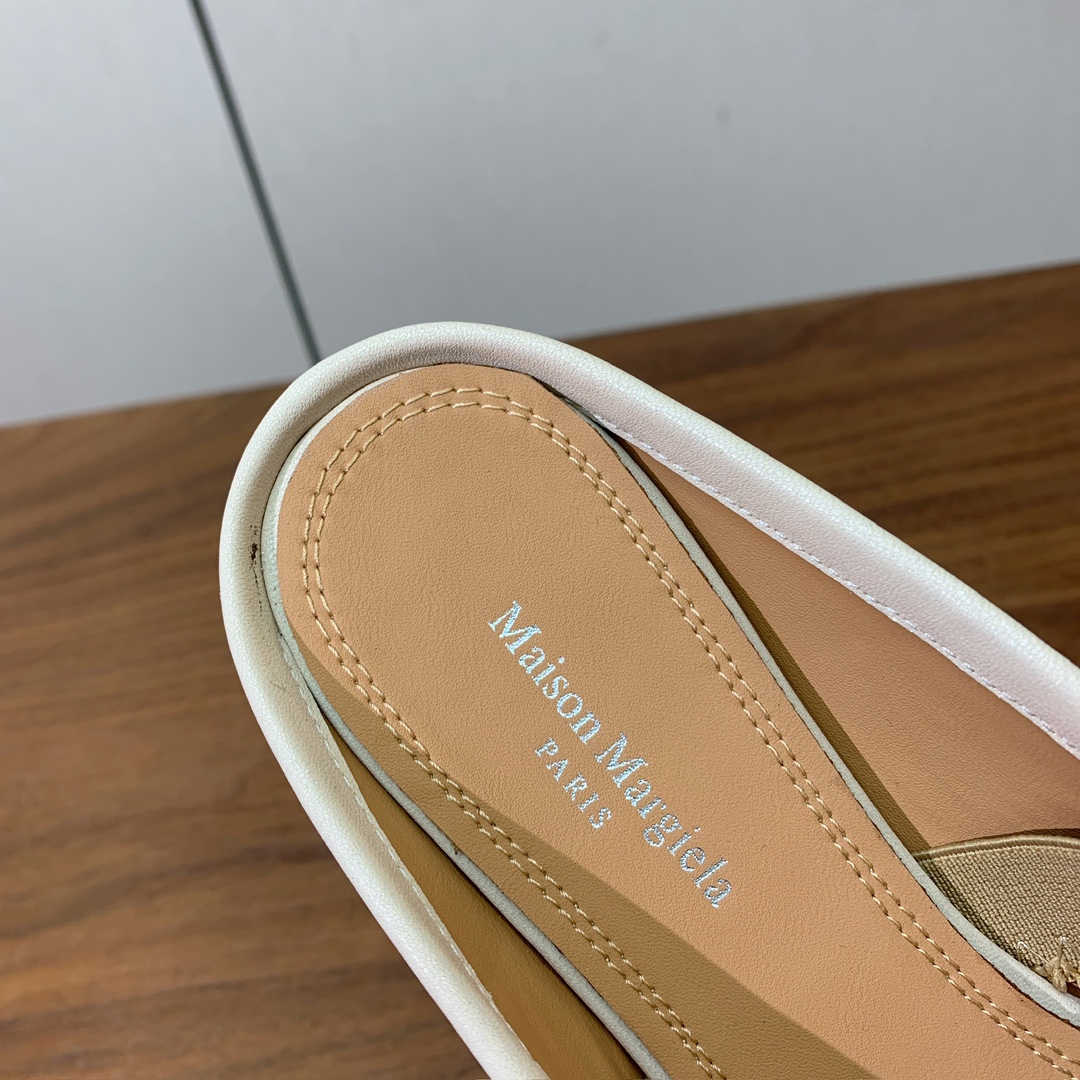 【Maison Margie*a】玛吉拉分趾拖鞋。复古韵味，显瘦百搭。鞋面原版植柔羊皮、爆裂皮。羊皮内里