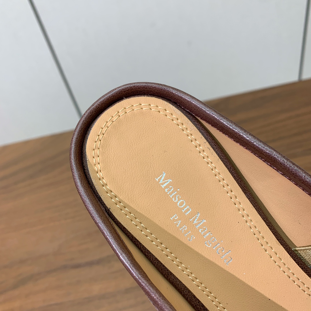 【Maison Margie*a】玛吉拉分趾拖鞋。复古韵味，显瘦百搭。鞋面原版植柔羊皮、爆裂皮。羊皮内里