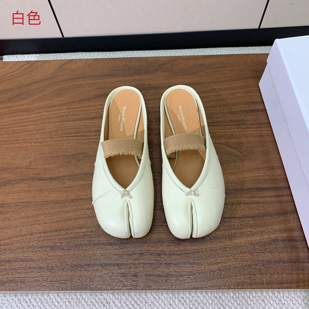 【Maison Margie*a】玛吉拉分趾拖鞋。复古韵味，显瘦百搭。鞋面原版植柔羊皮、爆裂皮。羊皮内里