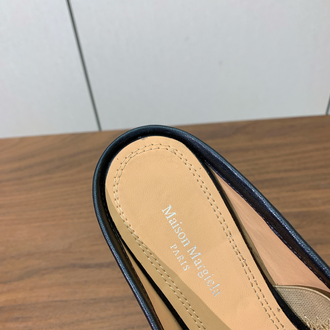 【Maison Margie*a】玛吉拉分趾拖鞋。复古韵味，显瘦百搭。鞋面原版植柔羊皮、爆裂皮。羊皮内里