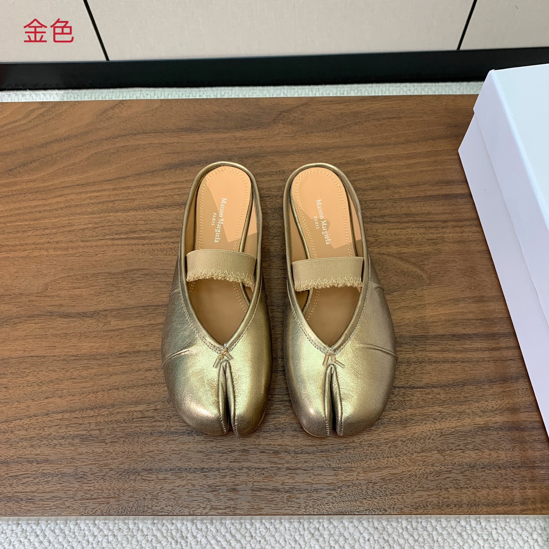 【Maison Margie*a】玛吉拉分趾拖鞋。复古韵味，显瘦百搭。鞋面原版植柔羊皮、爆裂皮。羊皮内里