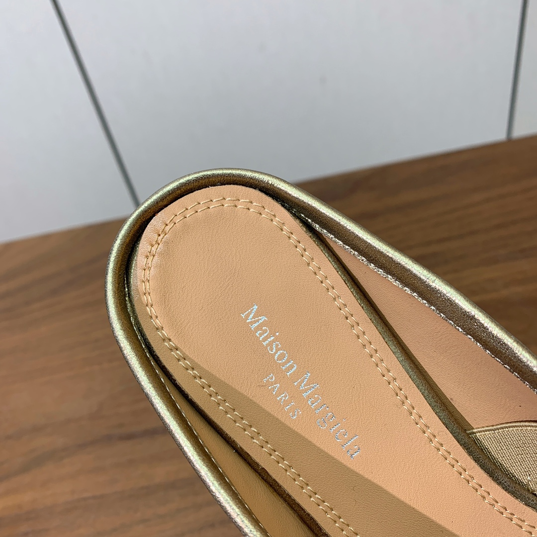 【Maison Margie*a】玛吉拉分趾拖鞋。复古韵味，显瘦百搭。鞋面原版植柔羊皮、爆裂皮。羊皮内里