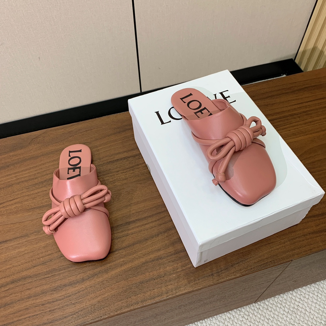 【LOEW*】包头鞋。简约大方，质感满满。日常随意搭配都非常奈斯。面料原版定制小牛皮，羊皮内里及垫脚，注