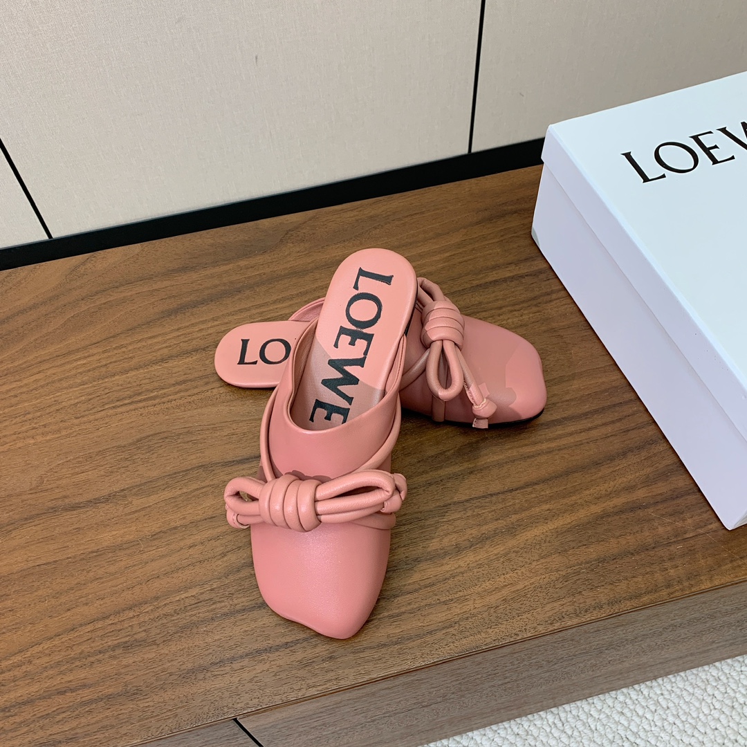【LOEW*】包头鞋。简约大方，质感满满。日常随意搭配都非常奈斯。面料原版定制小牛皮，羊皮内里及垫脚，注