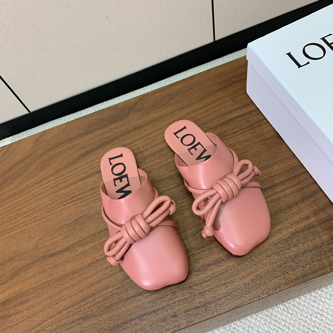 【LOEW*】包头鞋。简约大方，质感满满。日常随意搭配都非常奈斯。面料原版定制小牛皮，羊皮内里及垫脚，注