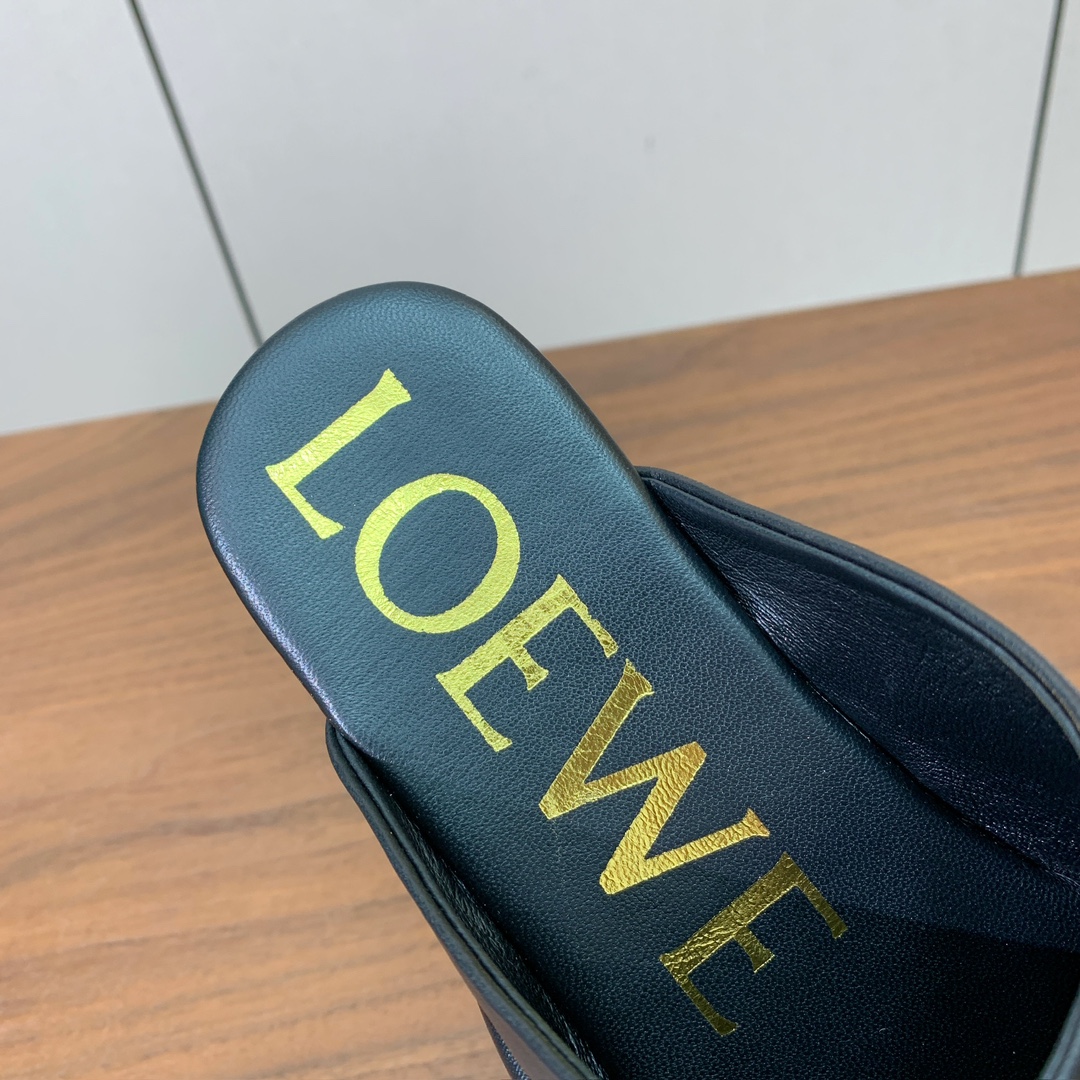 【LOEW*】包头鞋。简约大方，质感满满。日常随意搭配都非常奈斯。面料原版定制小牛皮，羊皮内里及垫脚，注