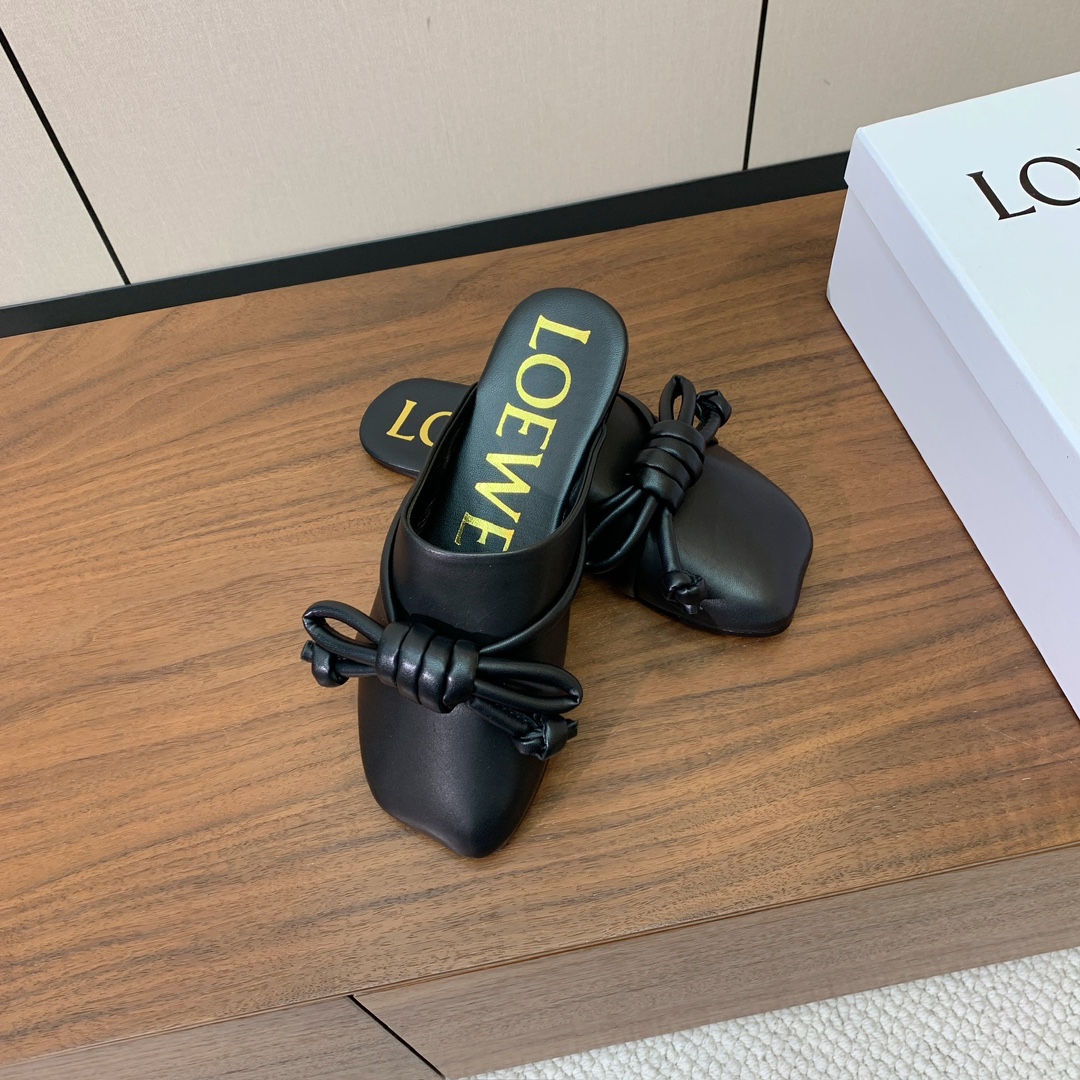 【LOEW*】包头鞋。简约大方，质感满满。日常随意搭配都非常奈斯。面料原版定制小牛皮，羊皮内里及垫脚，注