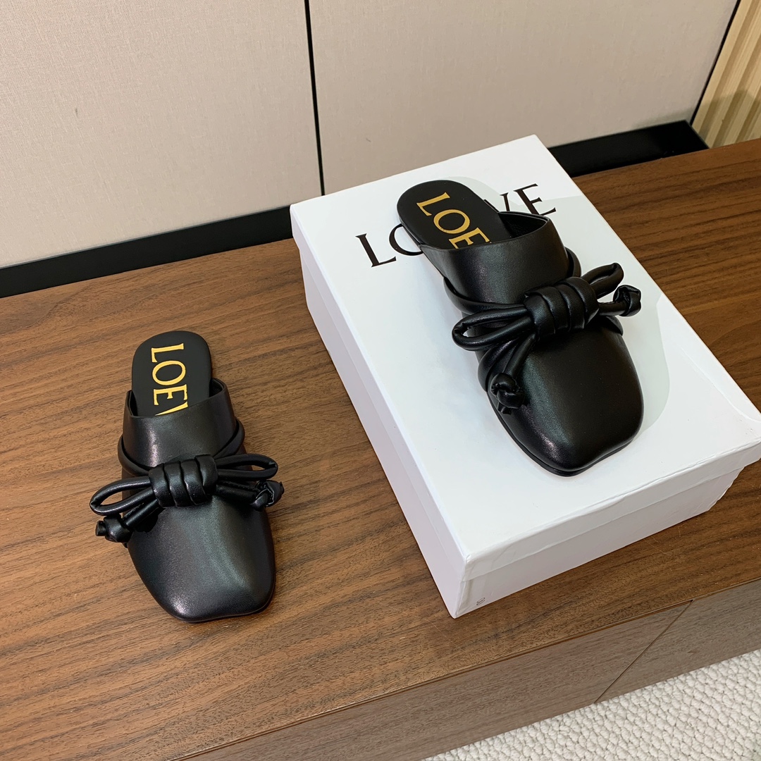 【LOEW*】包头鞋。简约大方，质感满满。日常随意搭配都非常奈斯。面料原版定制小牛皮，羊皮内里及垫脚，注