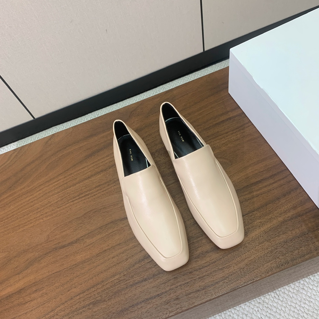 【The row】乐福鞋。经典灵感定义了这款鞋的现代优雅风格。鞋面牛皮，羊皮内里及垫脚。真皮大底。码数：