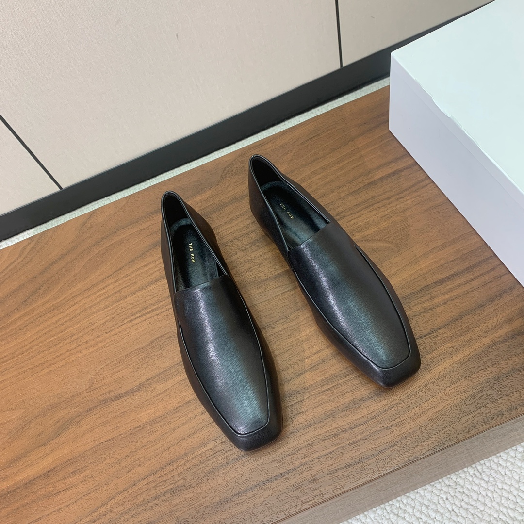 【The row】乐福鞋。经典灵感定义了这款鞋的现代优雅风格。鞋面牛皮，羊皮内里及垫脚。真皮大底。码数：