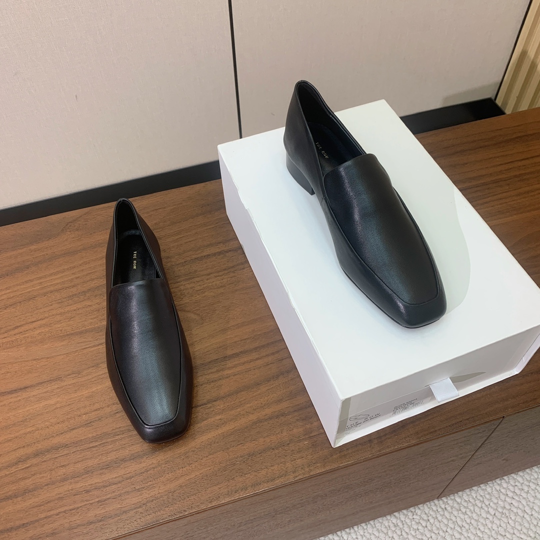 【The row】乐福鞋。经典灵感定义了这款鞋的现代优雅风格。鞋面牛皮，羊皮内里及垫脚。真皮大底。码数：