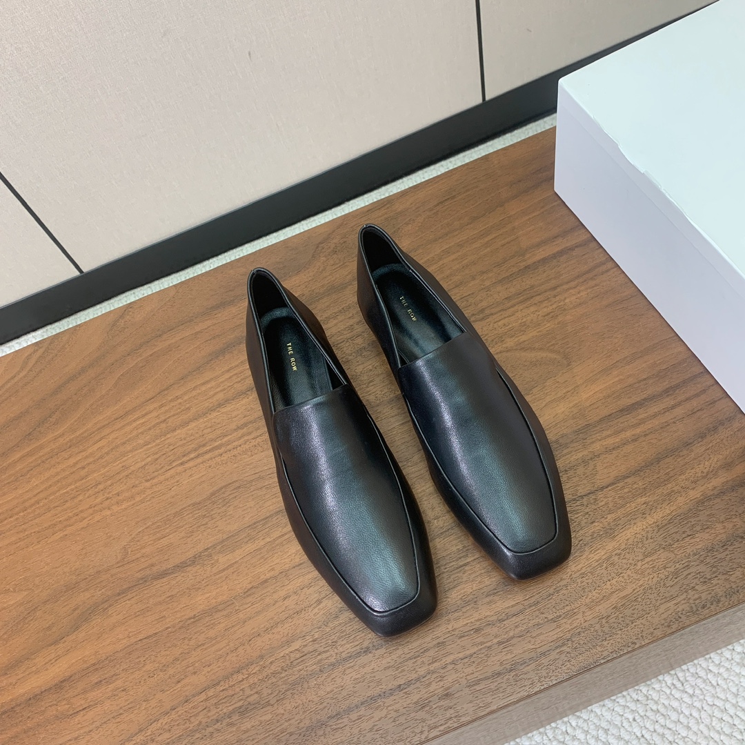 【The row】乐福鞋。经典灵感定义了这款鞋的现代优雅风格。鞋面牛皮，羊皮内里及垫脚。真皮大底。码数：