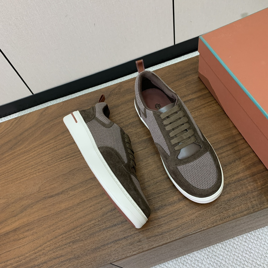 【Loro Piana】男款网面拼接休闲鞋。简约时尚，鞋面采用网面拼接牛反绒。羊皮垫脚。定制橡胶底。码数