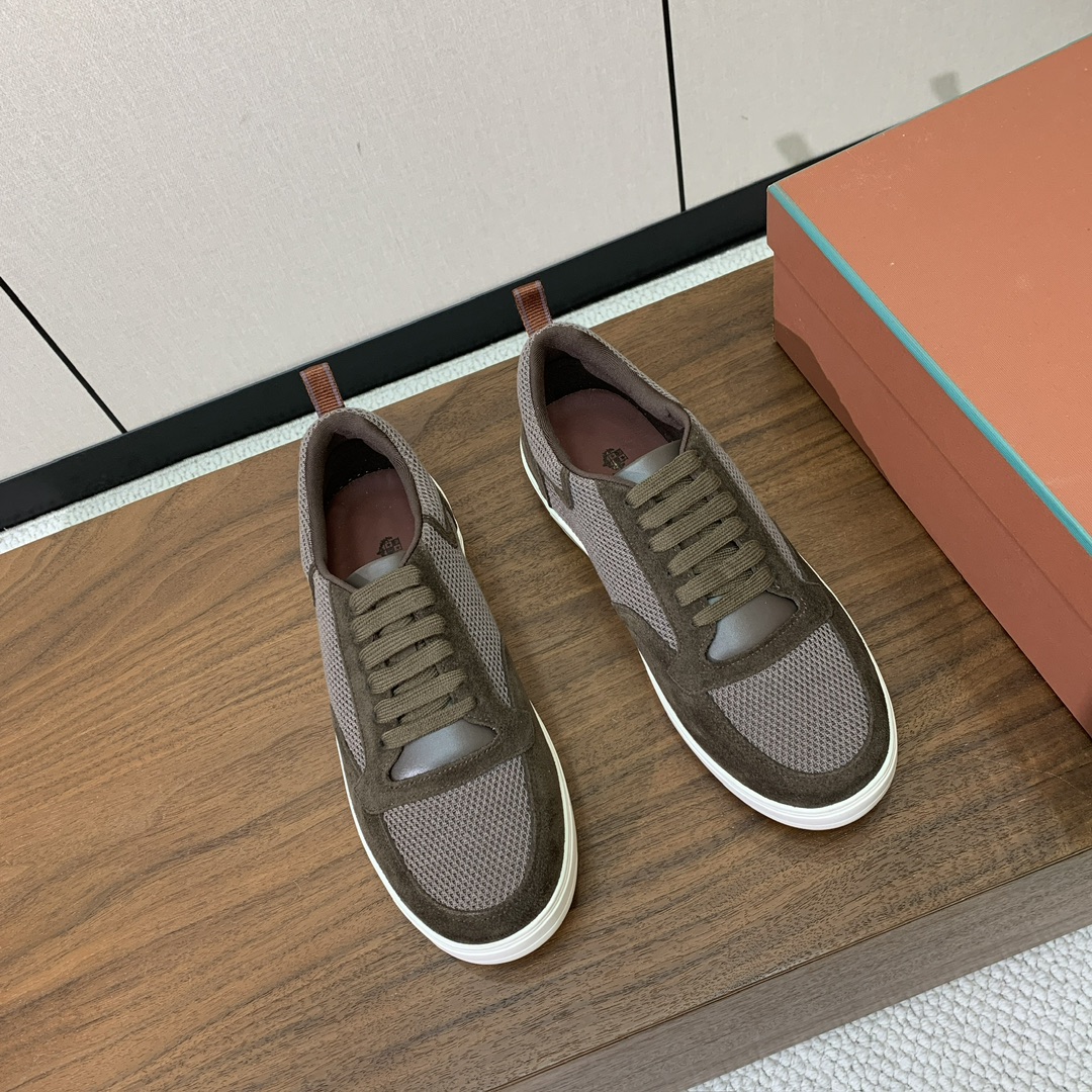 【Loro Piana】男款网面拼接休闲鞋。简约时尚，鞋面采用网面拼接牛反绒。羊皮垫脚。定制橡胶底。码数