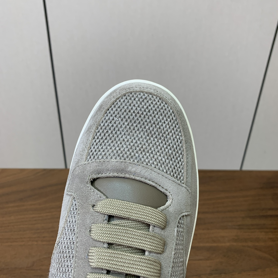 【Loro Piana】男款网面拼接休闲鞋。简约时尚，鞋面采用网面拼接牛反绒。羊皮垫脚。定制橡胶底。码数