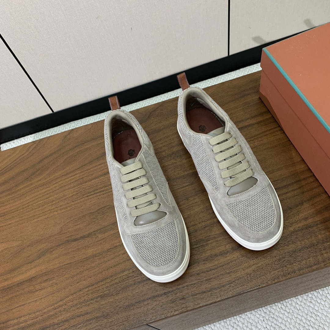 【Loro Piana】男款网面拼接休闲鞋。简约时尚，鞋面采用网面拼接牛反绒。羊皮垫脚。定制橡胶底。码数