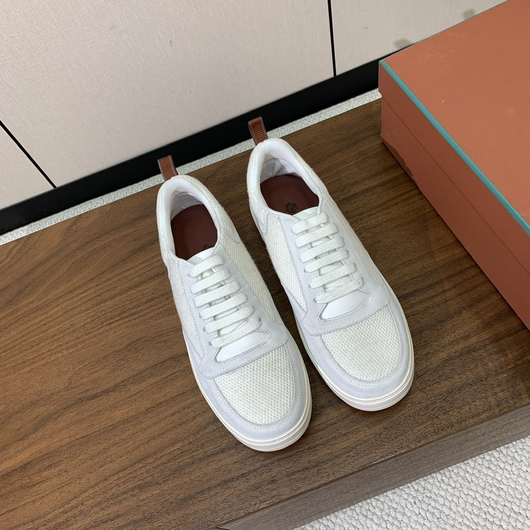 【Loro Piana】男款网面拼接休闲鞋。简约时尚，鞋面采用网面拼接牛反绒。羊皮垫脚。定制橡胶底。码数