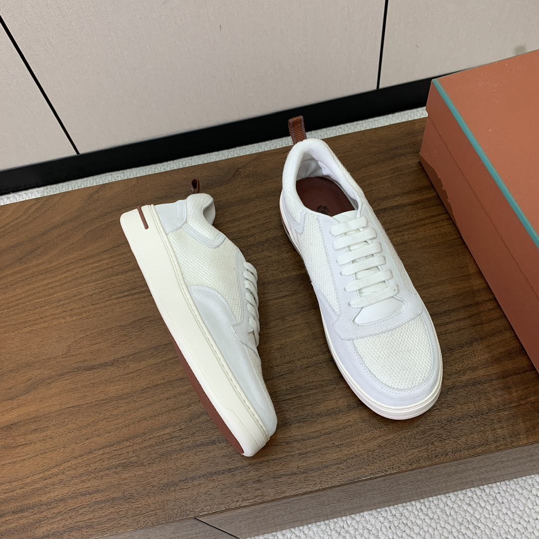 【Loro Piana】男款网面拼接休闲鞋。简约时尚，鞋面采用网面拼接牛反绒。羊皮垫脚。定制橡胶底。码数