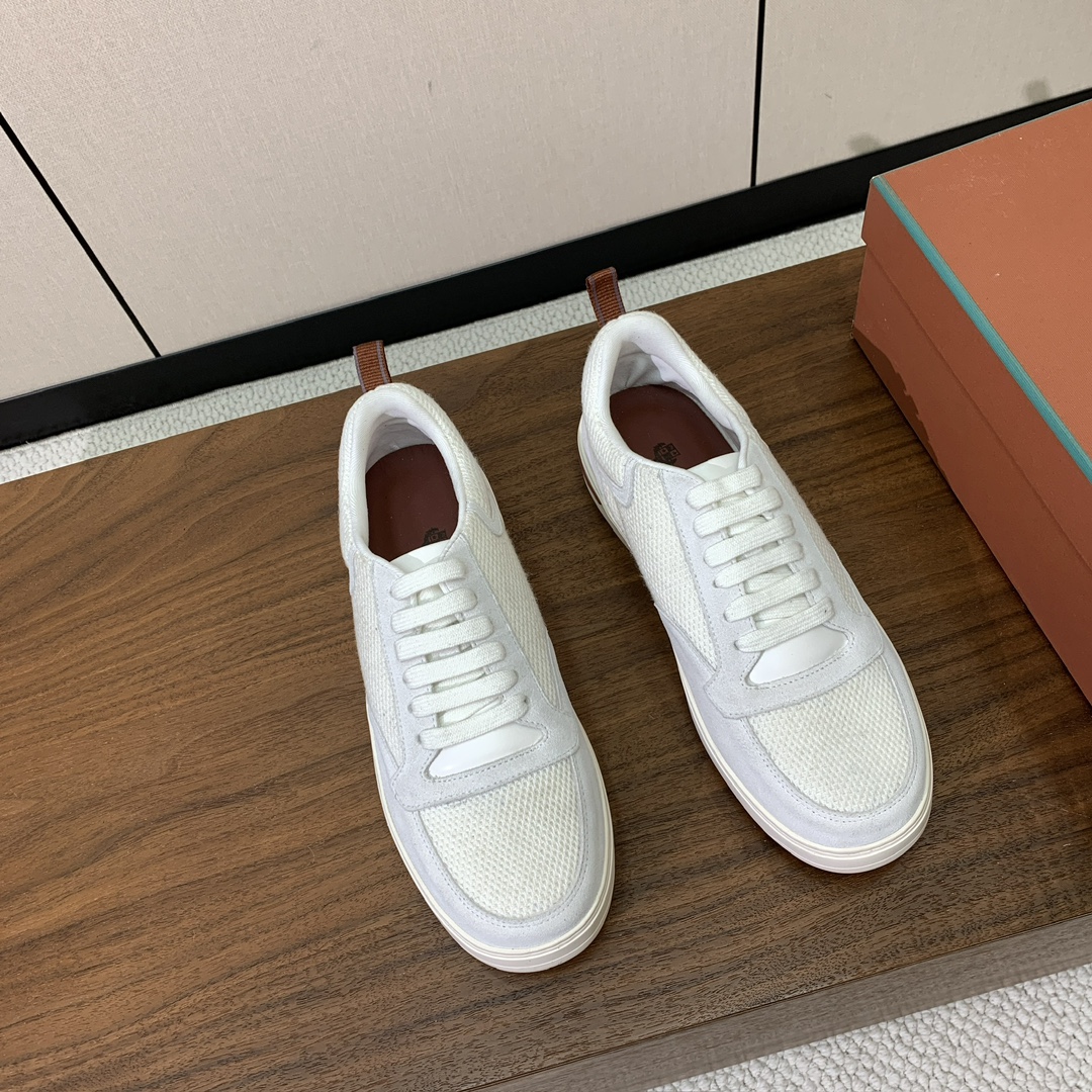 【Loro Piana】男款网面拼接休闲鞋。简约时尚，鞋面采用网面拼接牛反绒。羊皮垫脚。定制橡胶底。码数