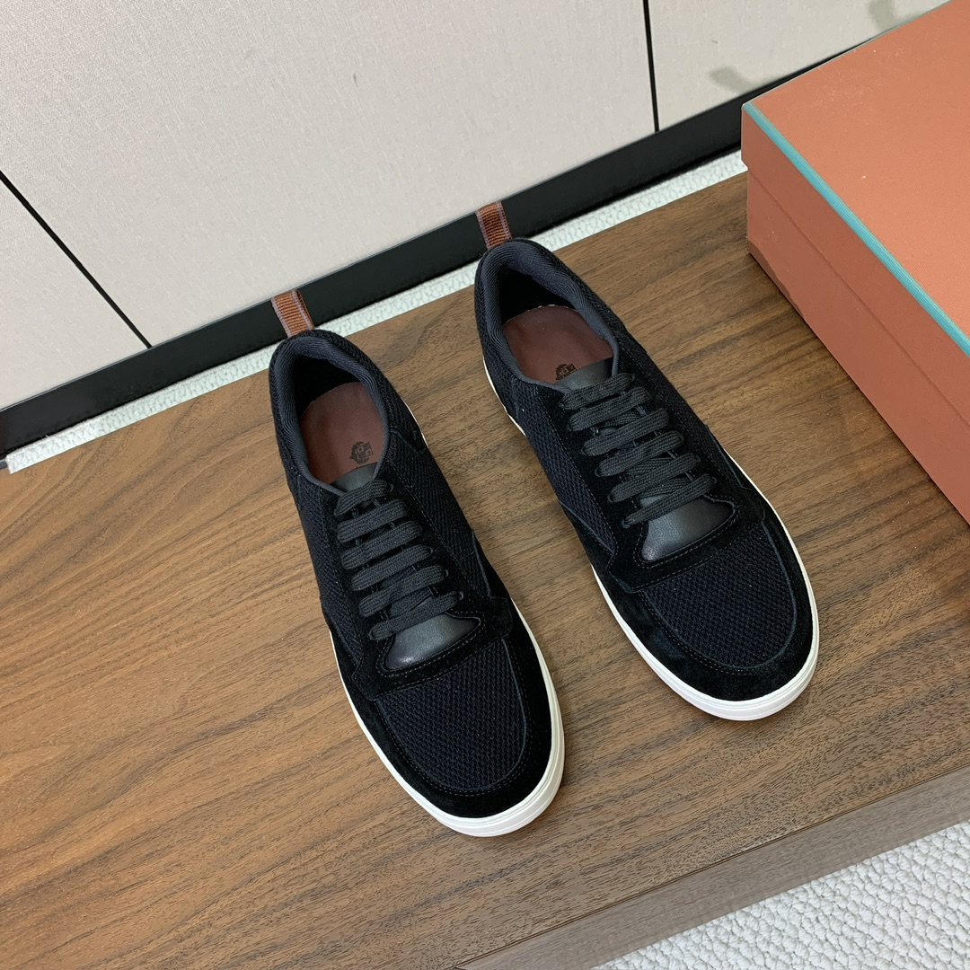 【Loro Piana】男款网面拼接休闲鞋。简约时尚，鞋面采用网面拼接牛反绒。羊皮垫脚。定制橡胶底。码数