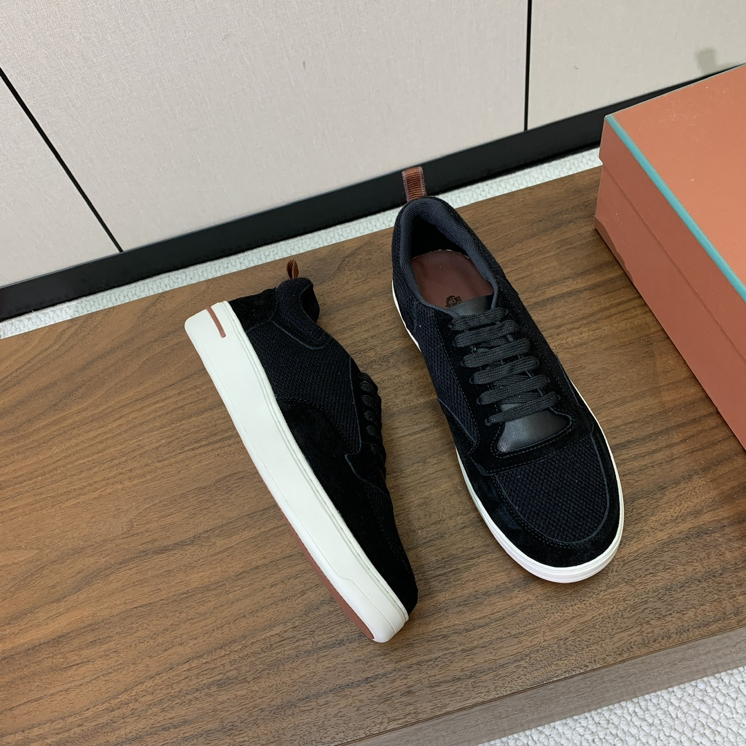 【Loro Piana】男款网面拼接休闲鞋。简约时尚，鞋面采用网面拼接牛反绒。羊皮垫脚。定制橡胶底。码数