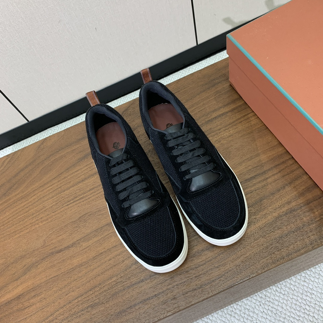 【Loro Piana】男款网面拼接休闲鞋。简约时尚，鞋面采用网面拼接牛反绒。羊皮垫脚。定制橡胶底。码数