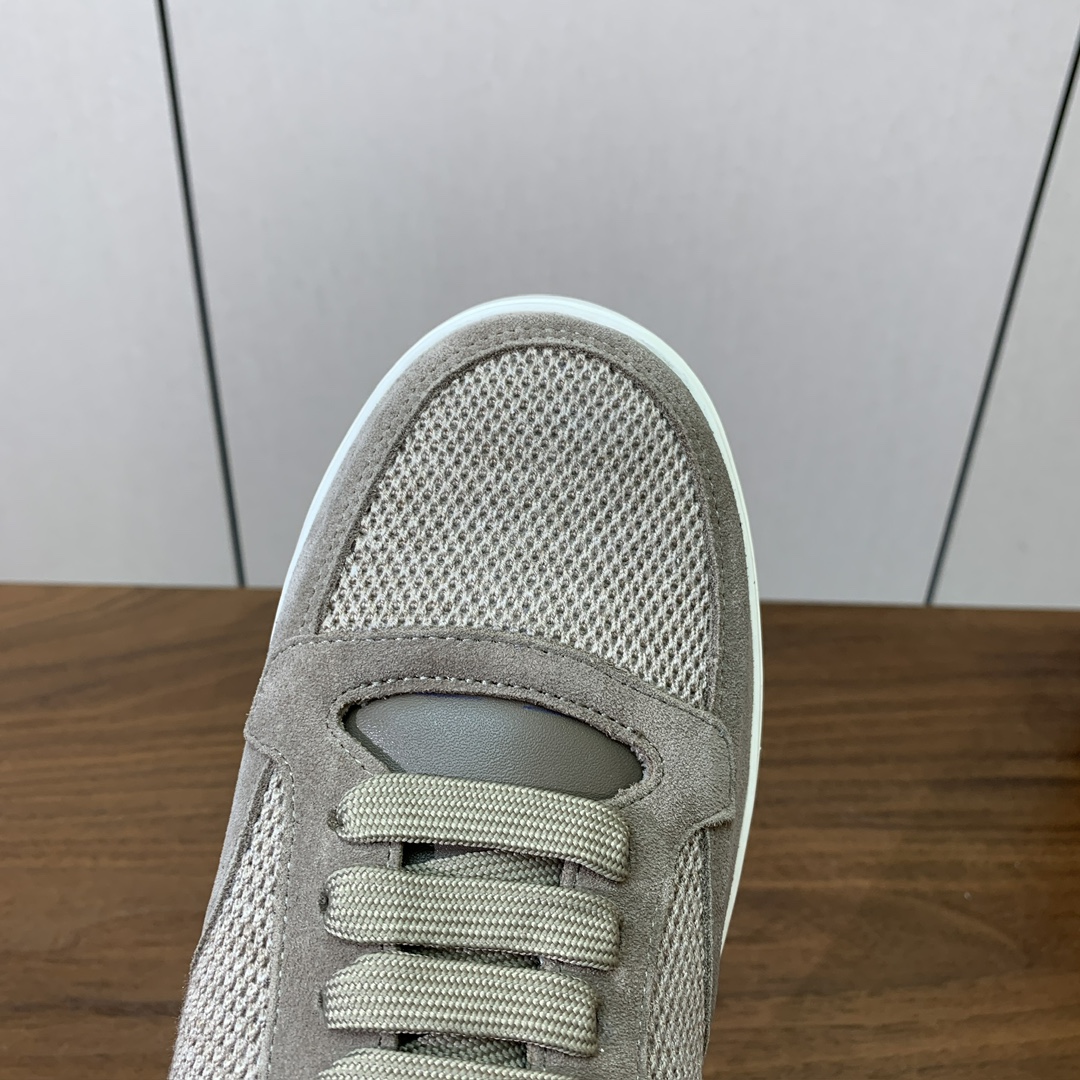 【Loro Piana】男款网面拼接休闲鞋。简约时尚，鞋面采用网面拼接牛反绒。羊皮垫脚。定制橡胶底。码数