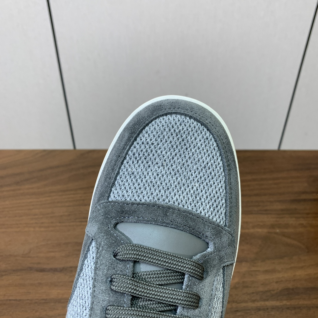 【Loro Piana】男款网面拼接休闲鞋。简约时尚，鞋面采用网面拼接牛反绒。羊皮垫脚。定制橡胶底。码数
