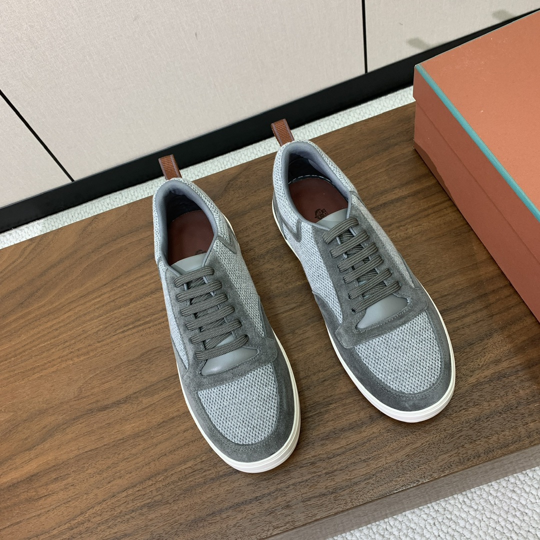 【Loro Piana】男款网面拼接休闲鞋。简约时尚，鞋面采用网面拼接牛反绒。羊皮垫脚。定制橡胶底。码数