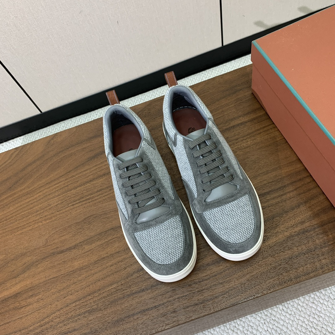 【Loro Piana】男款网面拼接休闲鞋。简约时尚，鞋面采用网面拼接牛反绒。羊皮垫脚。定制橡胶底。码数